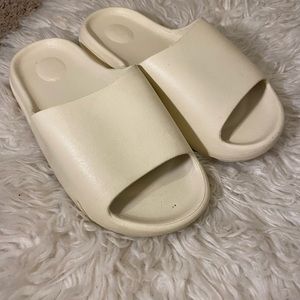 Women’s Cloud Slides
